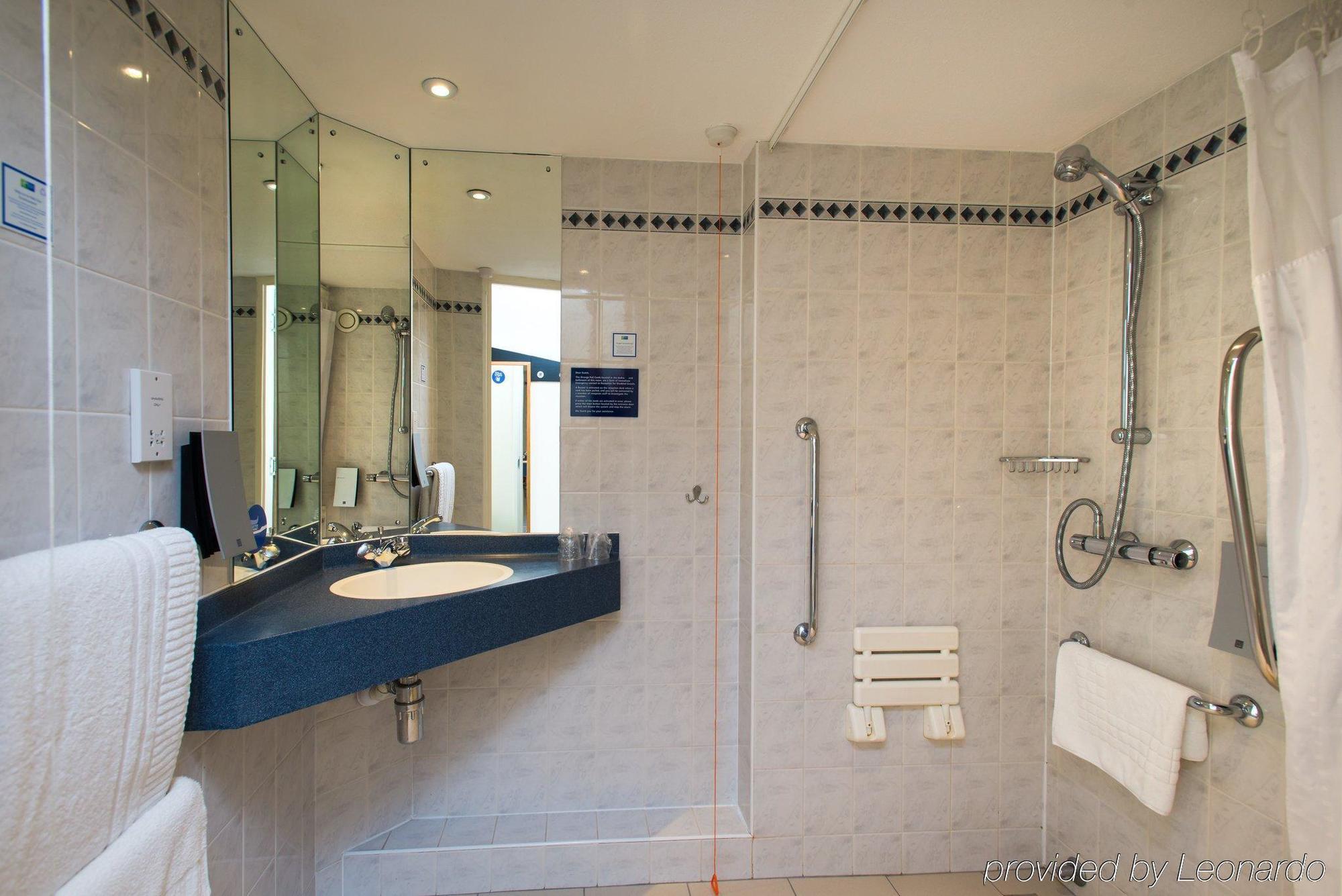 Holiday Inn Express Cardiff Bay By Ihg Экстерьер фото